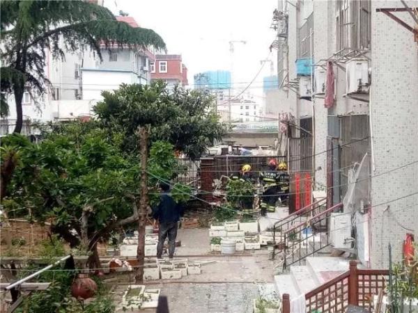 突發(fā)！青島一居民樓發(fā)生爆燃！已造1人死亡，7人受傷！3公里外有震感…