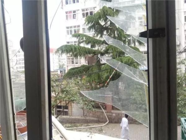 突發(fā)！青島一居民樓發(fā)生爆燃！已造1人死亡，7人受傷！3公里外有震感…