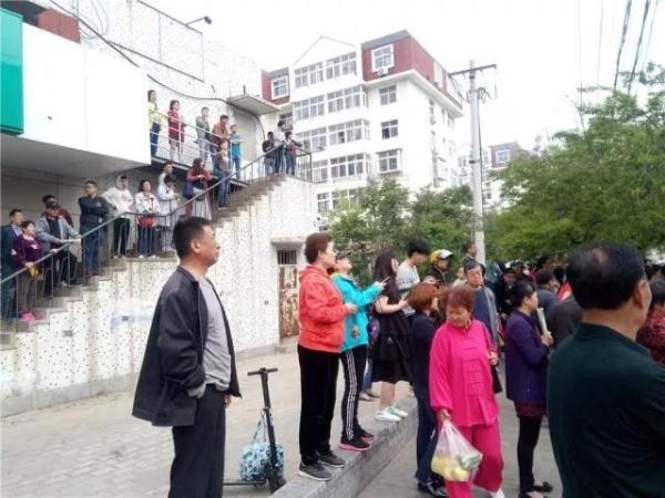 突發(fā)！青島一居民樓發(fā)生爆燃！已造1人死亡，7人受傷！3公里外有震感…