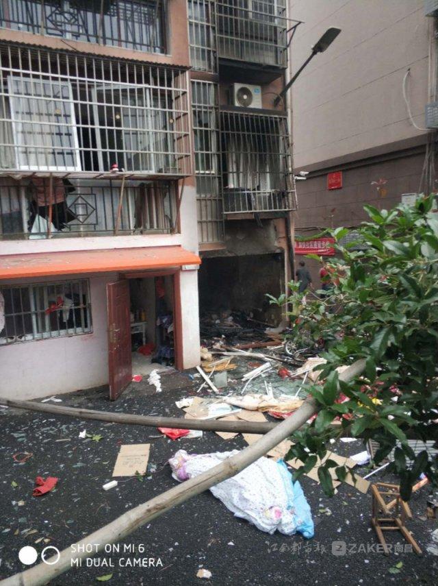 南昌新建區(qū)一小區(qū)煤氣罐爆炸， 4 人受傷