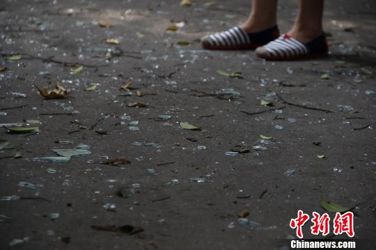 圖為煤氣爆燃民房。 朱柳融 攝